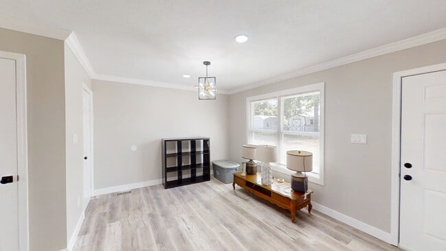 Building Photo - 1022 Oakdale Rd