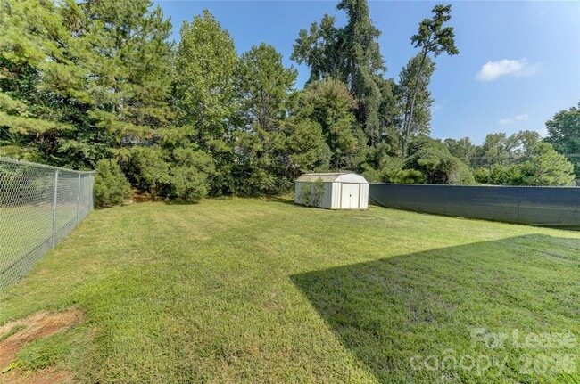 Building Photo - 524 Stillgreen Ln