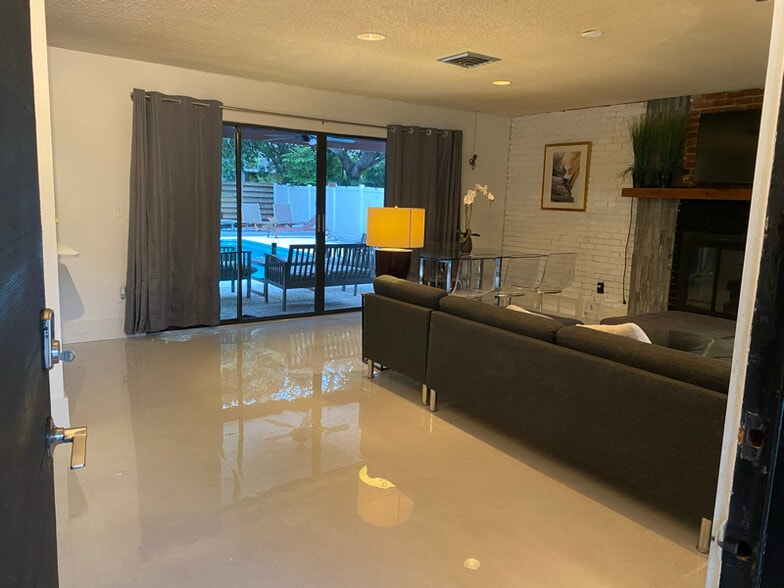 Building Photo - 2156 Wisteria St