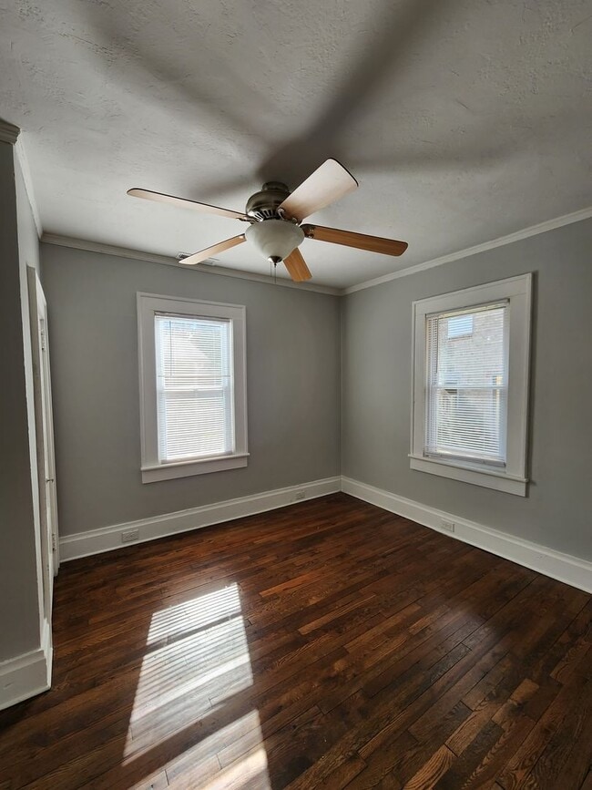 Building Photo - West Asheville Bungalow