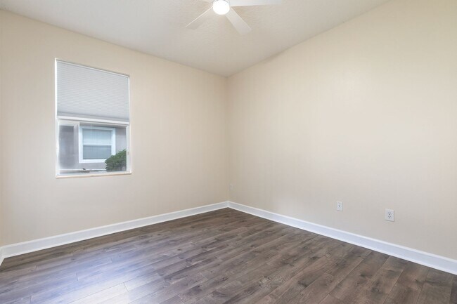 Building Photo - 3961 Knott Dr