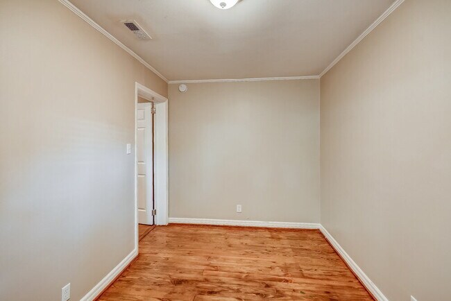 Building Photo - 937 9th Ave