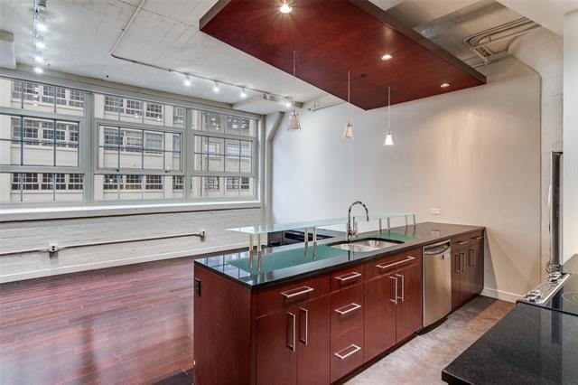 Building Photo - 2600 W 7th St