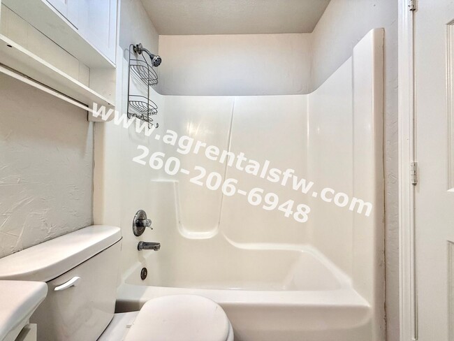 Building Photo - 3 Bedroom House