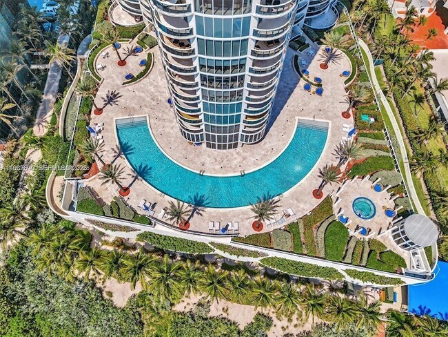 Building Photo - 17201 Collins Ave