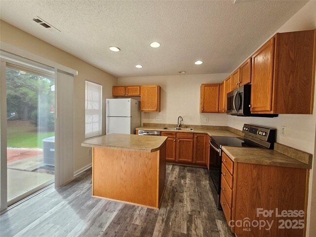 Building Photo - 12340 Honey Hill Ln