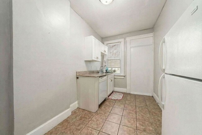 Building Photo - 396 E Northwood Ave