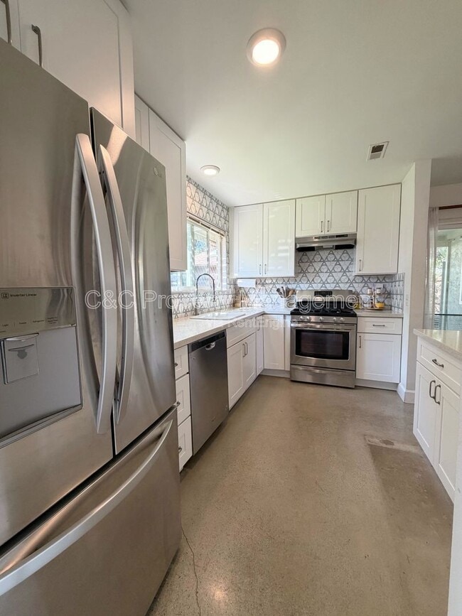 Building Photo - 849 Loganberry Ct