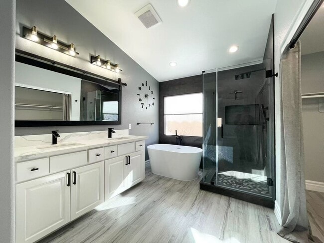Building Photo - Welcome to a stunning 4-bedroom, 3-bath Home