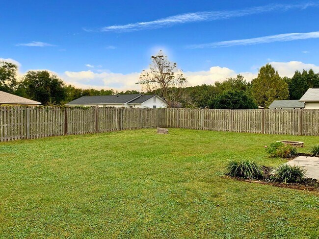 Building Photo - 4/2 with fenced in yard!