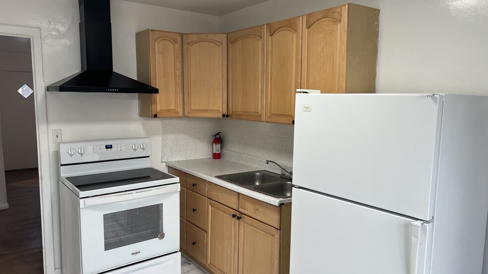 Building Photo - 933 Fremont Ave S