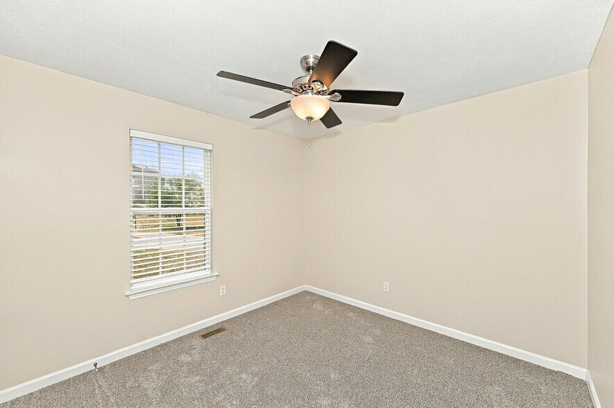 Building Photo - 715 Whispering Breeze