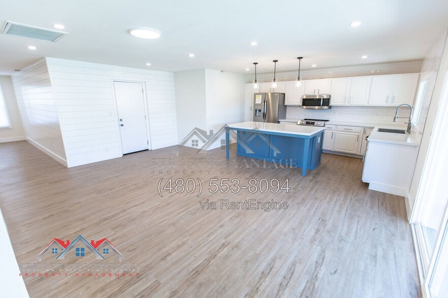 Building Photo - 433 W Santa Cruz Dr