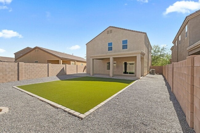 Building Photo - This very popular 2-story home floor plan ...