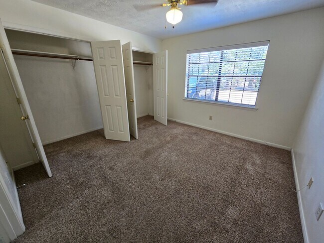 Building Photo - College Station - 3 bedroom / 2 bath 4 plex- downstair units.