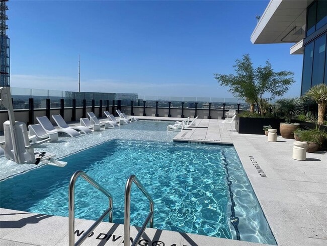 Building Photo - 84 East Ave