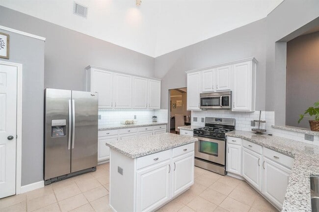 Building Photo - 3208 Ivory Pointe Dr