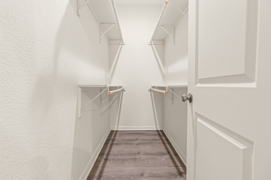 Building Photo - 525 E Spring Valley Rd