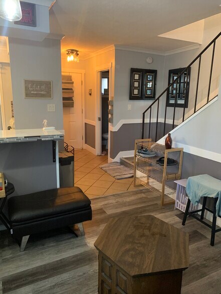 Building Photo - 805 Tully Rd