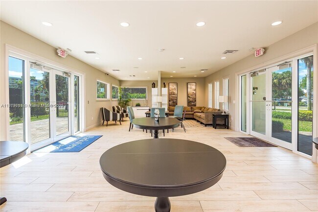 Building Photo - 4144 Greenway Dr