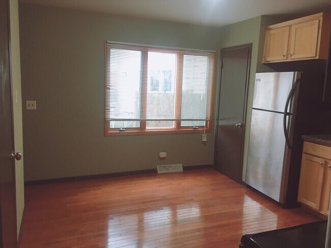 Building Photo - 115 Lakewood Gardens Ln