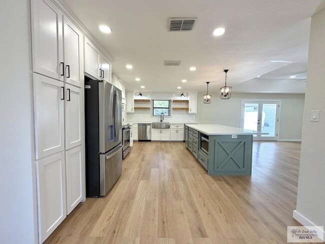 Building Photo - 35059 Anaqua Dr