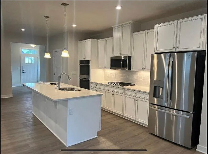 Building Photo - 8053 Warbler Way