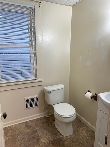 Building Photo - 849 Highland Ave