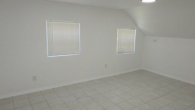 Building Photo - 3bed 2 full bath in North Kansas City, MO