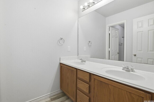 Building Photo - 414 Willow Grove Dr