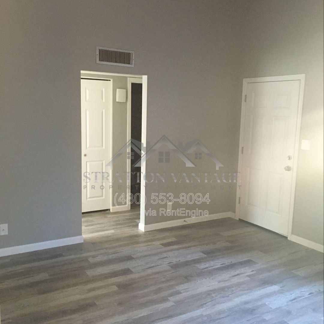 Building Photo - 852 N Stapley Dr