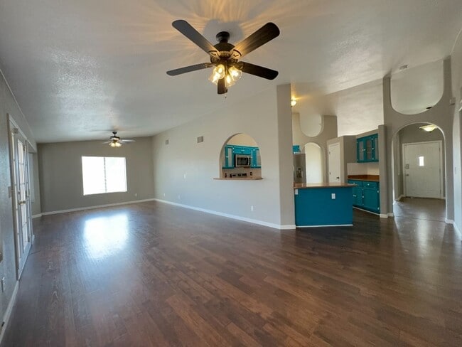Building Photo - Very Nice 4 Bedroom House