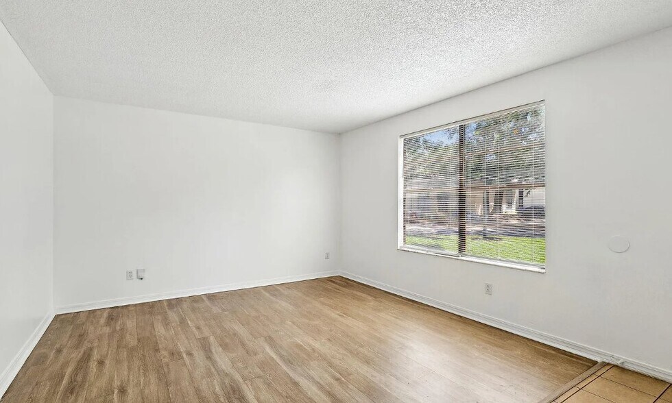 Building Photo - 4 Bentwood Ln