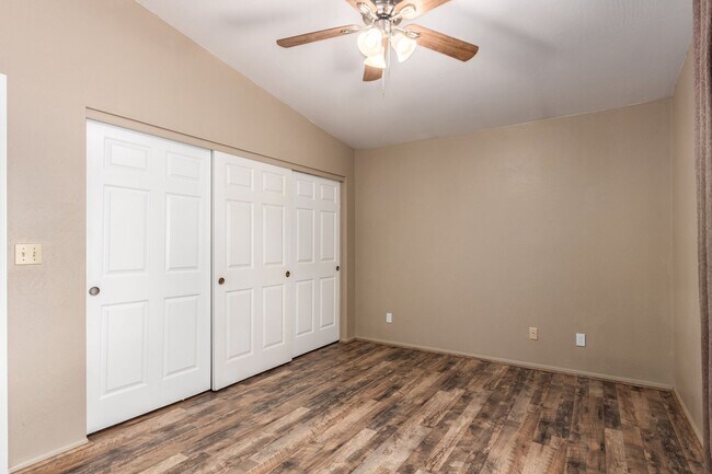 Building Photo - 2321 E Enid Cir