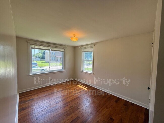 Building Photo - 698 Smith Ave