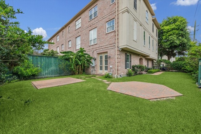 Building Photo - 2943 Brompton Square Dr