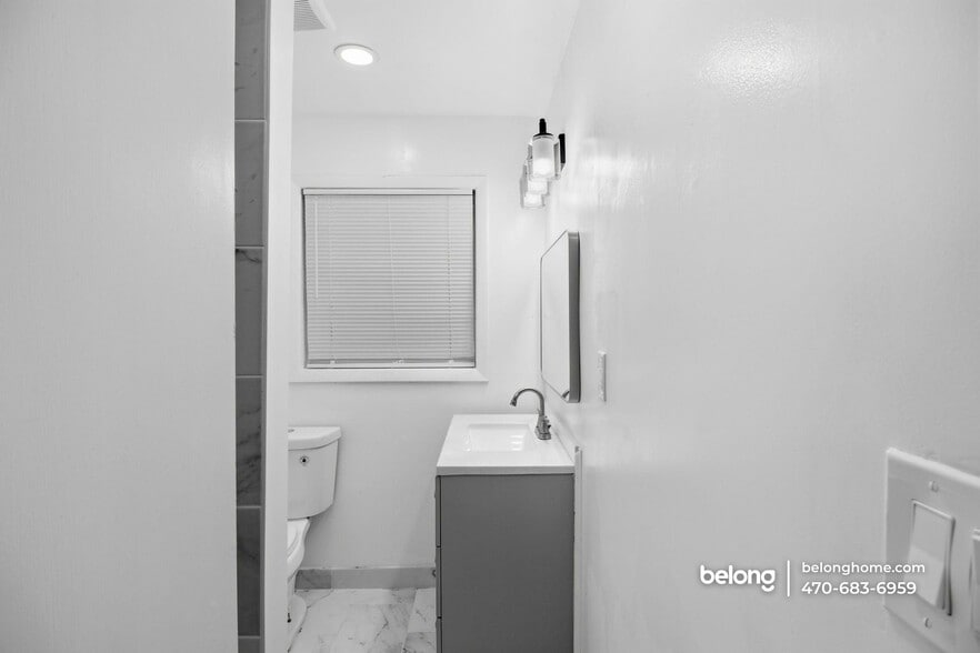 Building Photo - 2403 Tiffany Pl