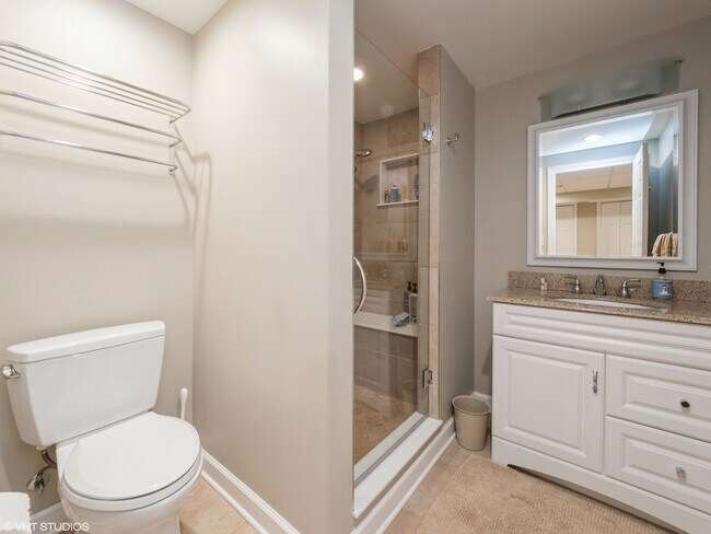 Building Photo - 445 Blue Ash Dr