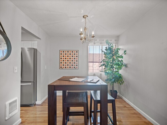 Building Photo - Comfort & Convenience in the Heart of Spok...