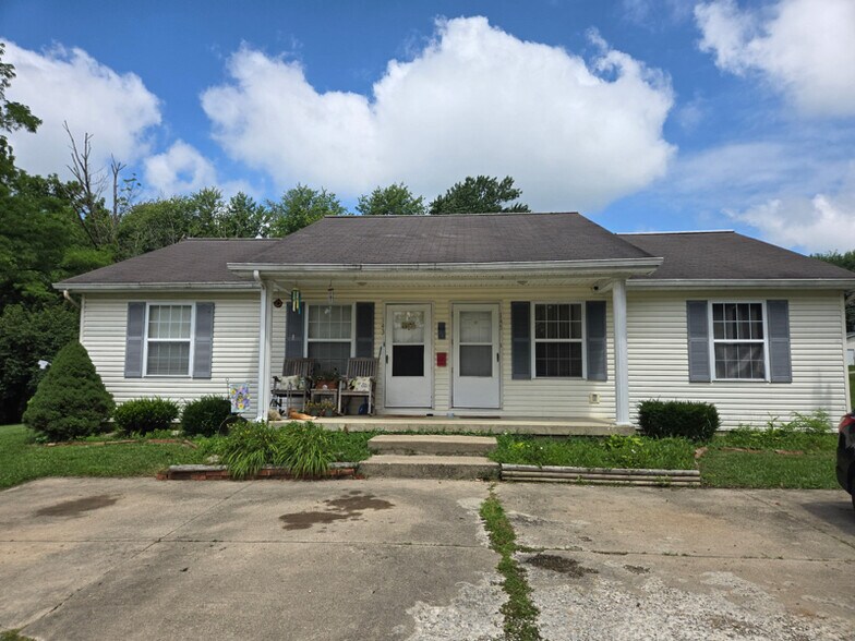 Primary Photo - 145 Orchard View Ln