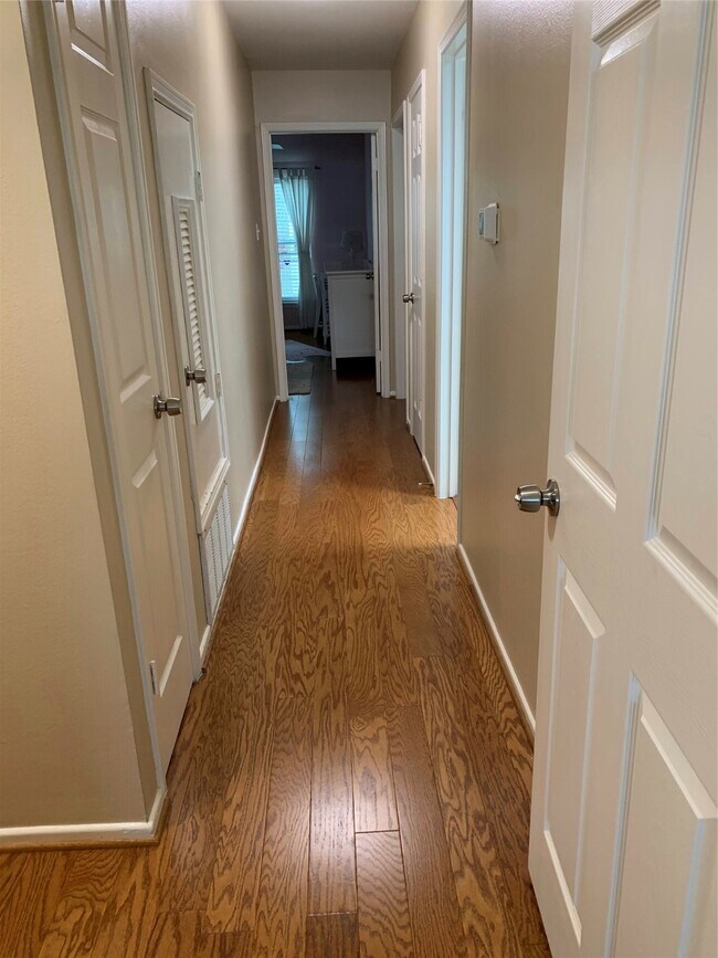 Building Photo - 13078 Trail Hollow Dr