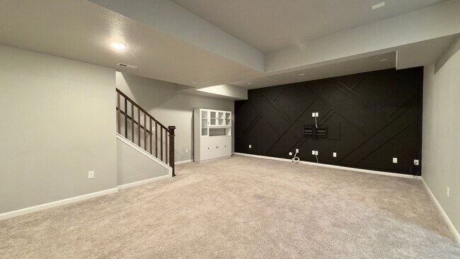 Building Photo - Modern Single-Family Home in Desirable Gol...