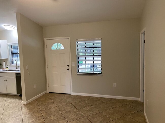 Building Photo - 242 Snyder Dr