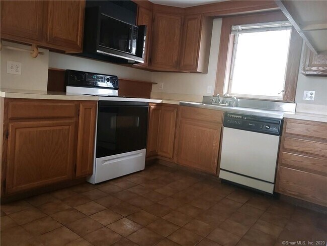 Building Photo - 6466 Main St