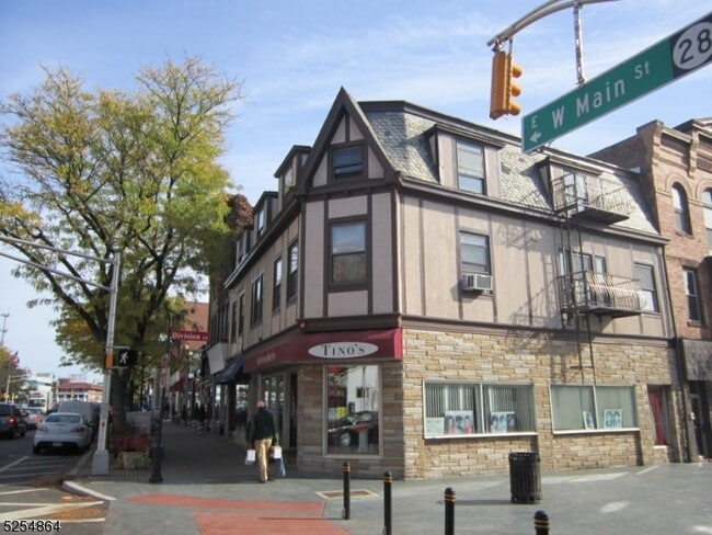 Primary Photo - 33-37 W Main St