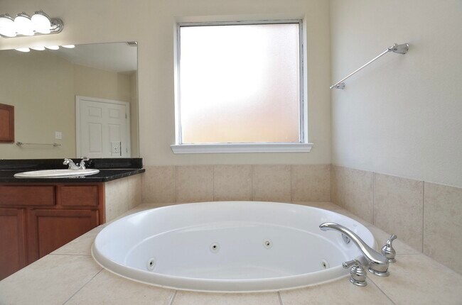 Building Photo - 5527 Baron Ridge Ln