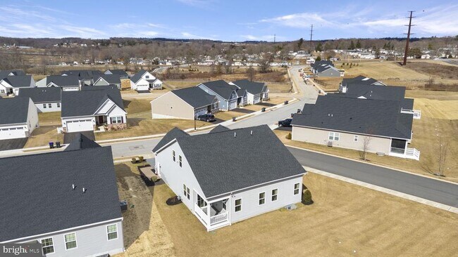 Building Photo - 143 Hood Farm Dr
