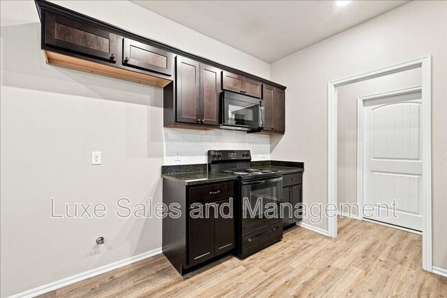 Building Photo - 404 Chalk Hill Ct
