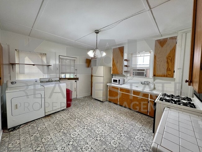 Building Photo - 324 General Mouton Ave