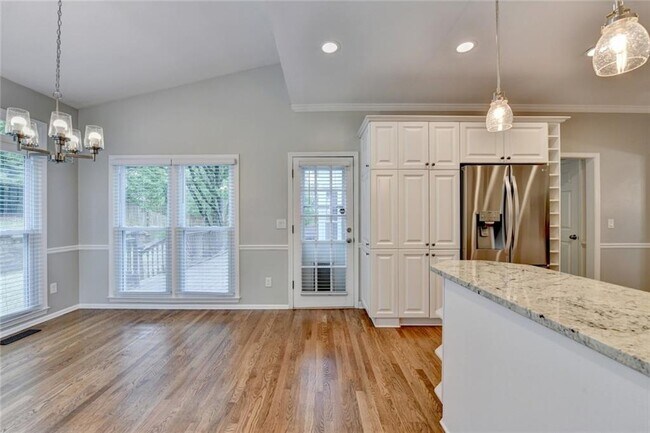 Building Photo - 10665 Wren Ridge Rd